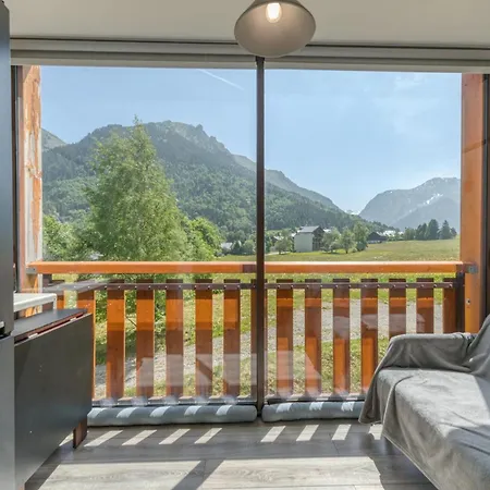 Equipe Avec Balcon Ferme 아파트 *